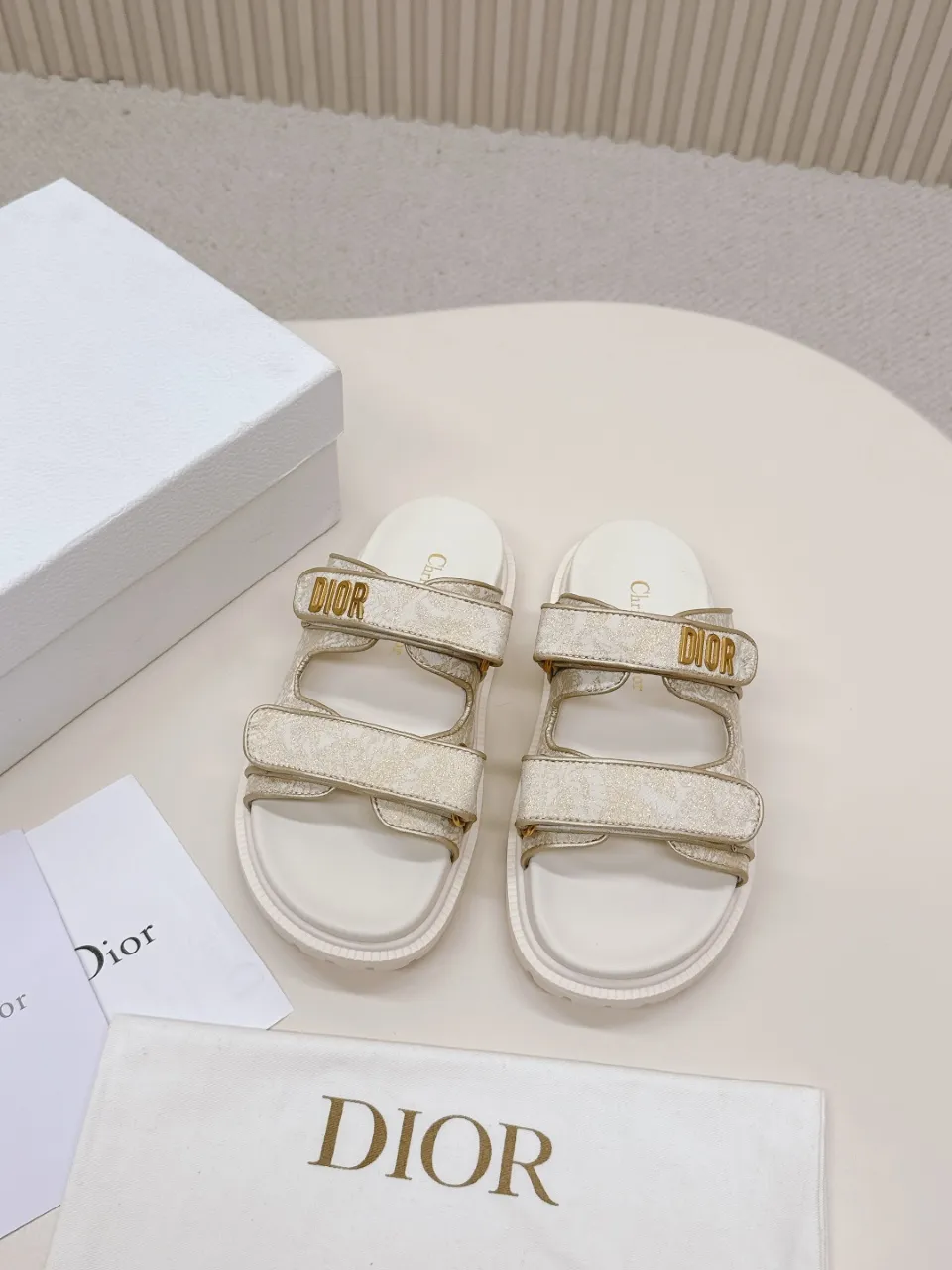 👟👟Ex-factory price 460👟👟 This black sheepskin DiorAct sandal is fashionable. Paired with an insole that fits the shape of your foot, it's made of exceptionally lightweight and comfortable leather. The upper straps feature a Velcro closure and feature a gold-finish metal "DIOR" logo. Can be matched with various styles to show modern style. Gold-finish metal "DIOR" logo Two adjustable Velcro straps Leather insole that fits the shape of your foot Soft and lightweight texture EVA sole decorated with Christian Dior's lucky star symbol Made in Italy Size 35--42 (Customized sizes 41 and 42 are non-refundable)